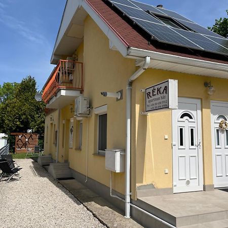 Reka Apartmanhaz Buk Bagian luar foto