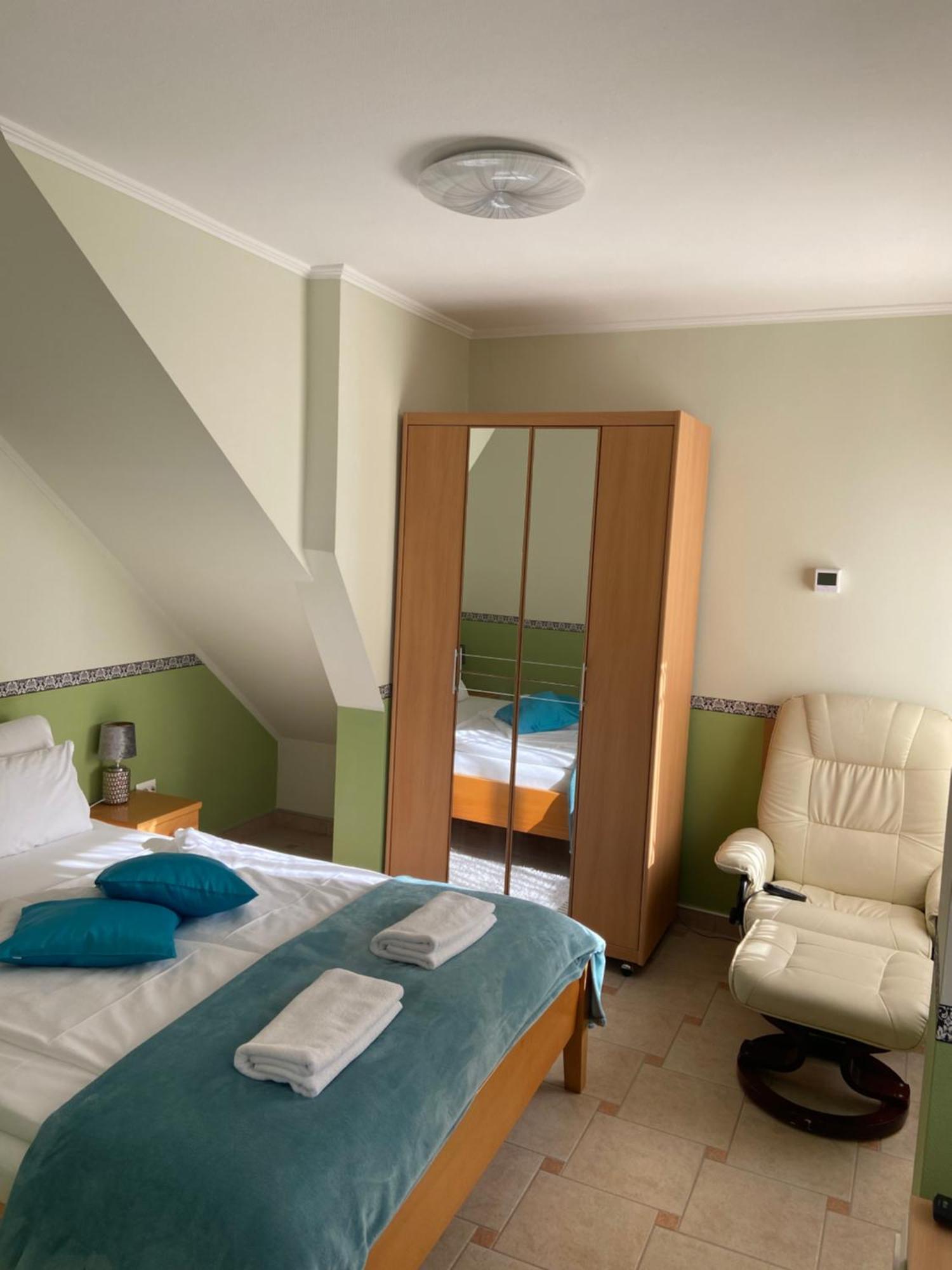 Reka Apartmanhaz Buk Bagian luar foto
