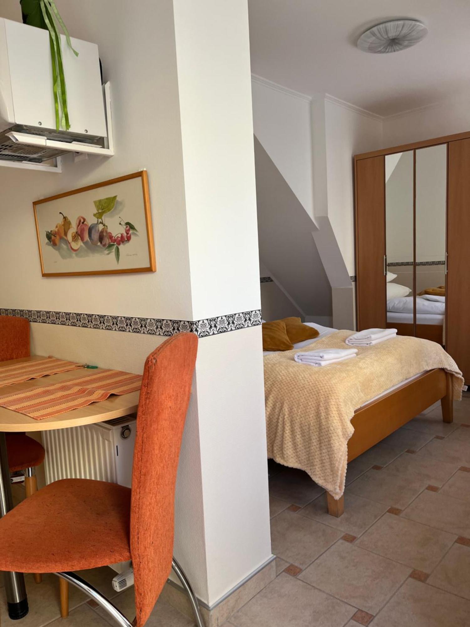 Reka Apartmanhaz Buk Bagian luar foto