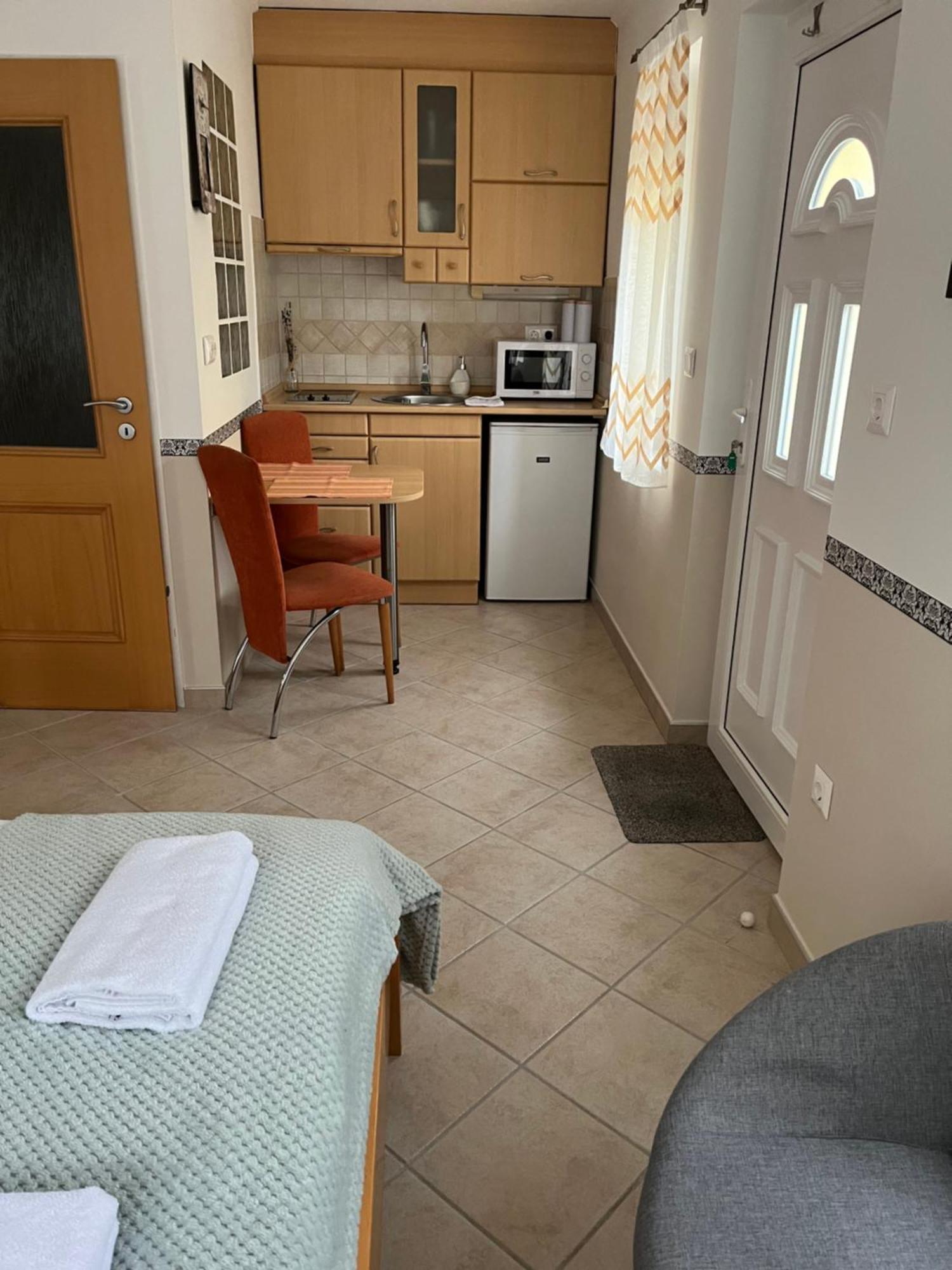 Reka Apartmanhaz Buk Bagian luar foto