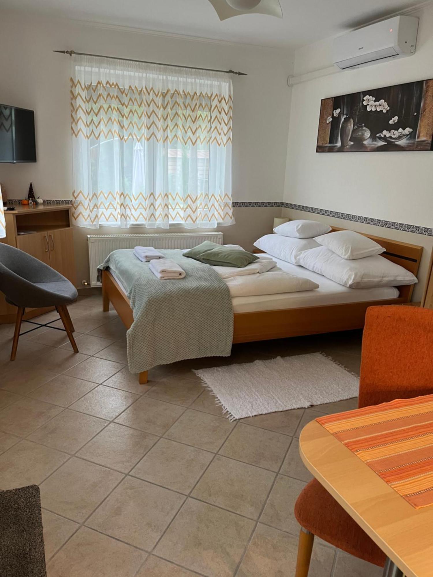 Reka Apartmanhaz Buk Bagian luar foto