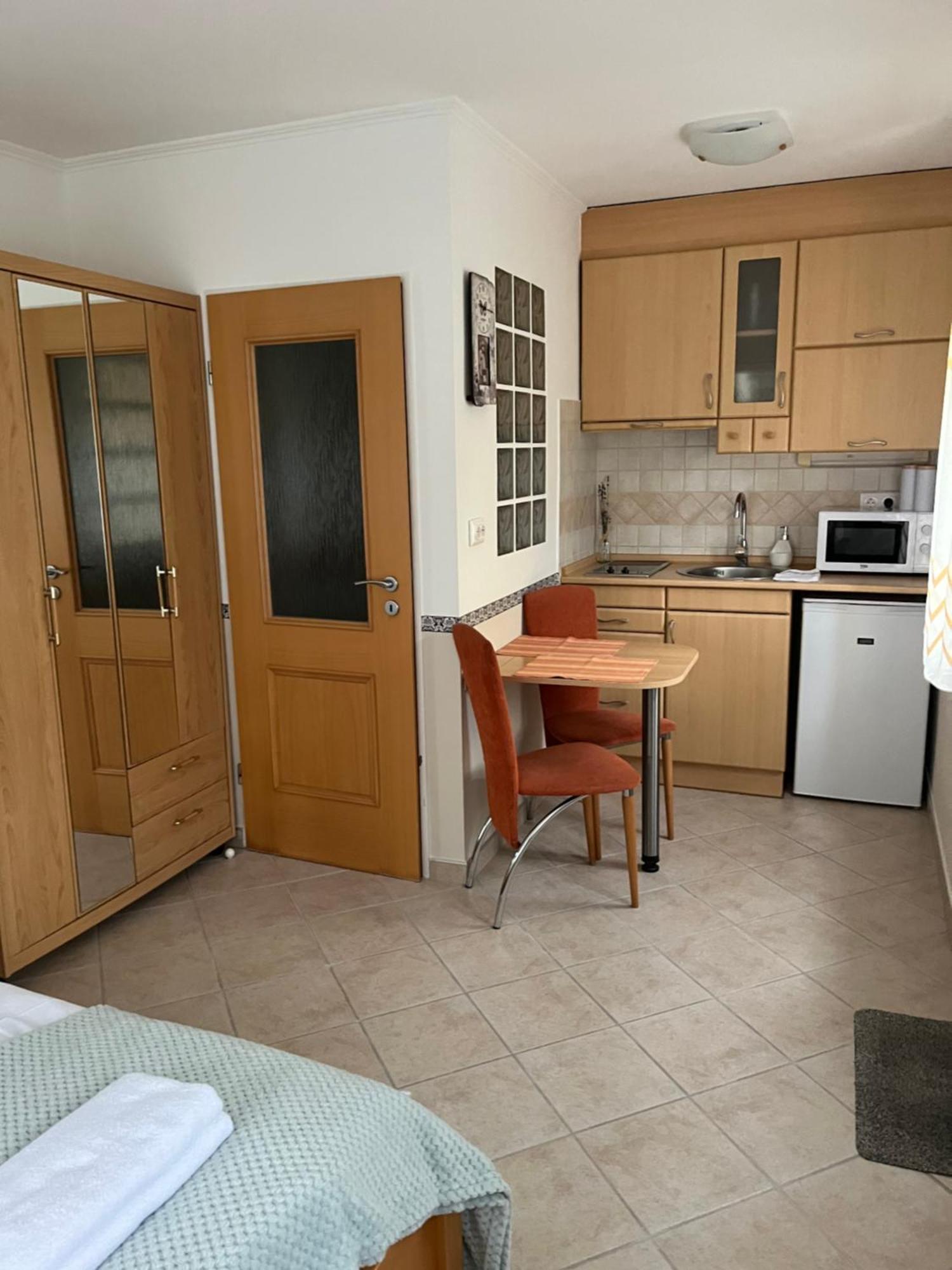 Reka Apartmanhaz Buk Bagian luar foto