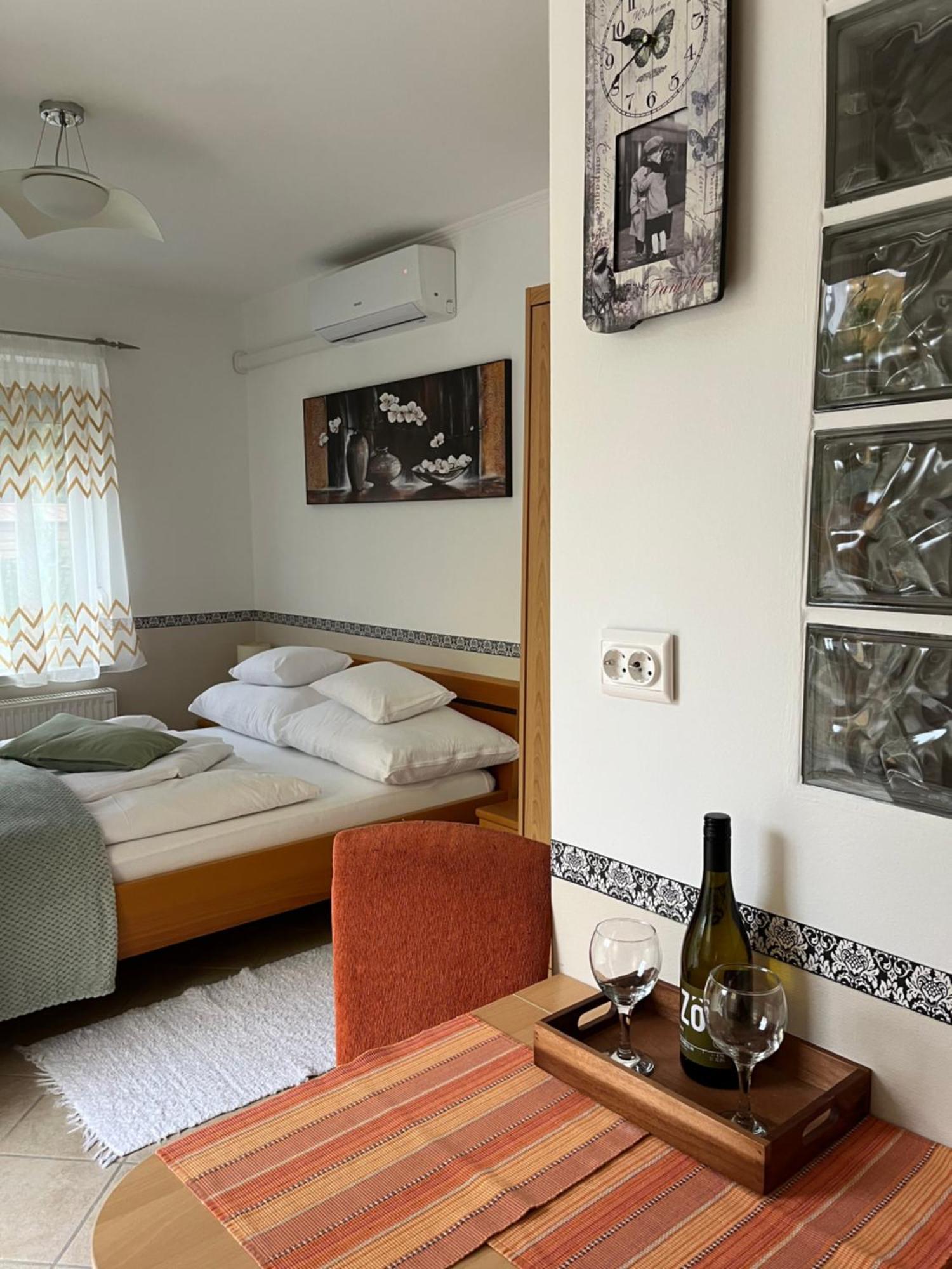 Reka Apartmanhaz Buk Bagian luar foto
