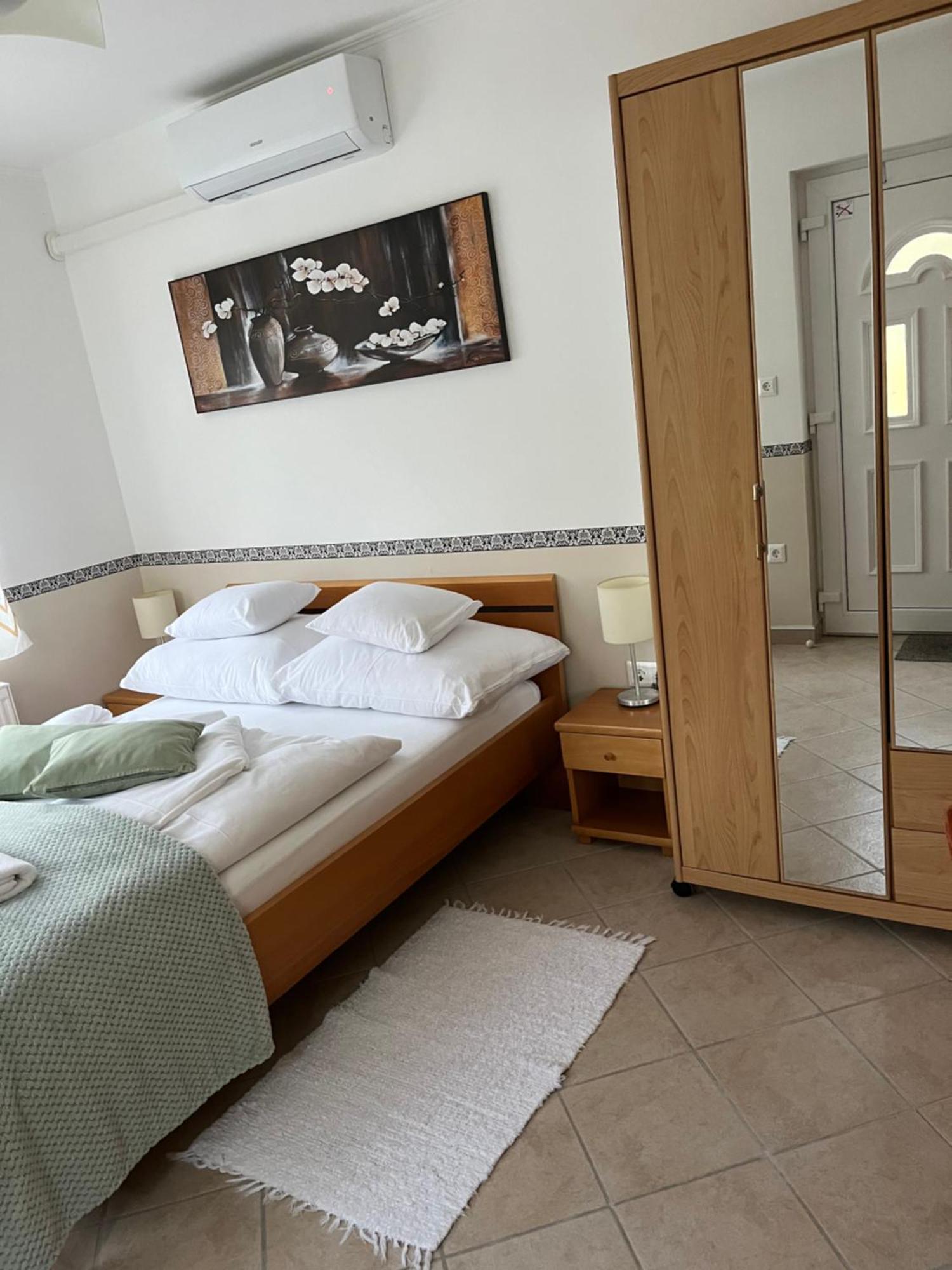 Reka Apartmanhaz Buk Bagian luar foto