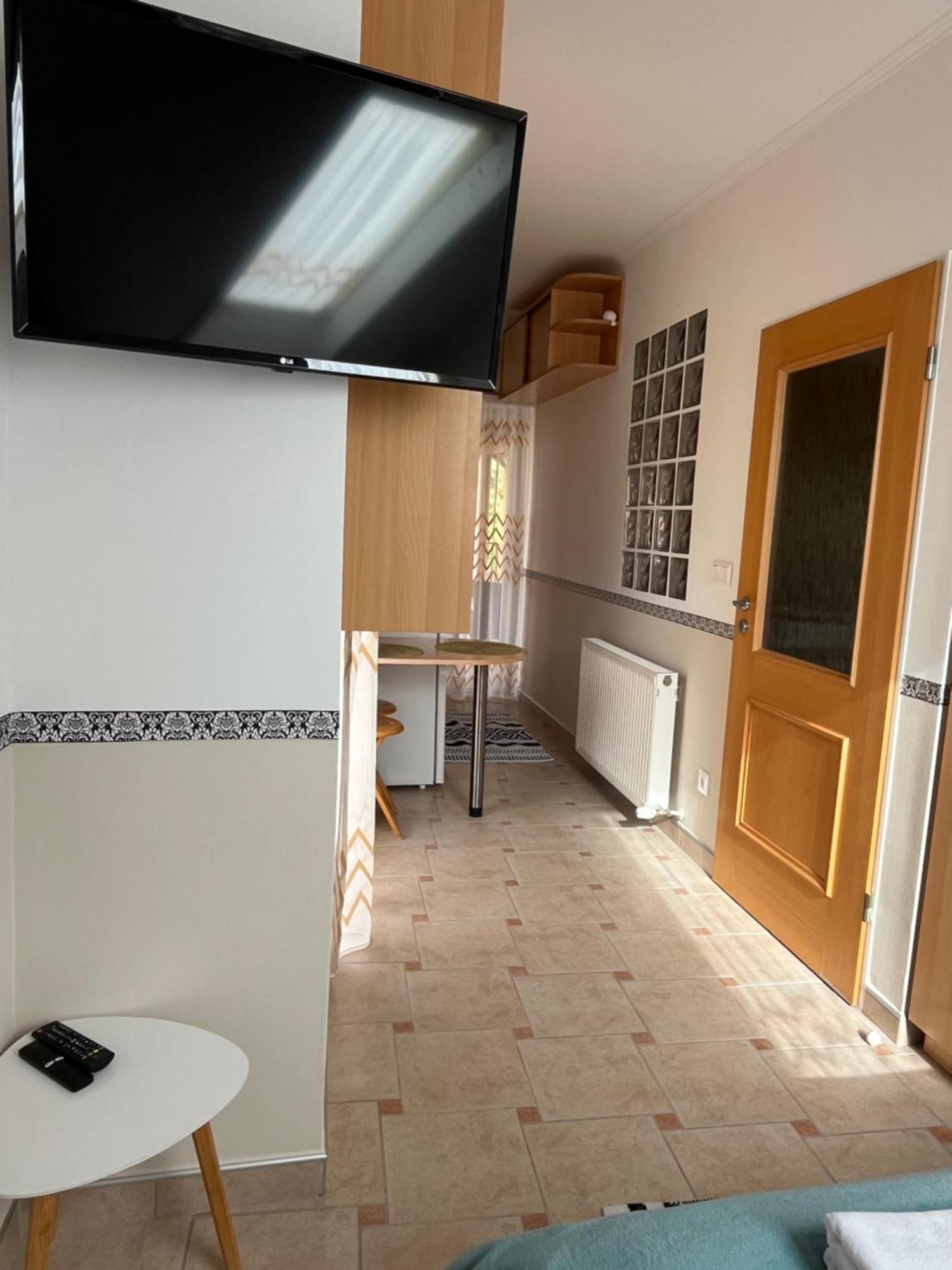 Reka Apartmanhaz Buk Bagian luar foto