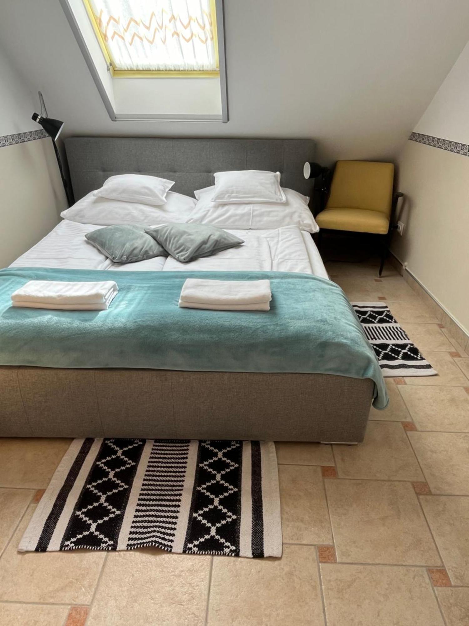 Reka Apartmanhaz Buk Bagian luar foto