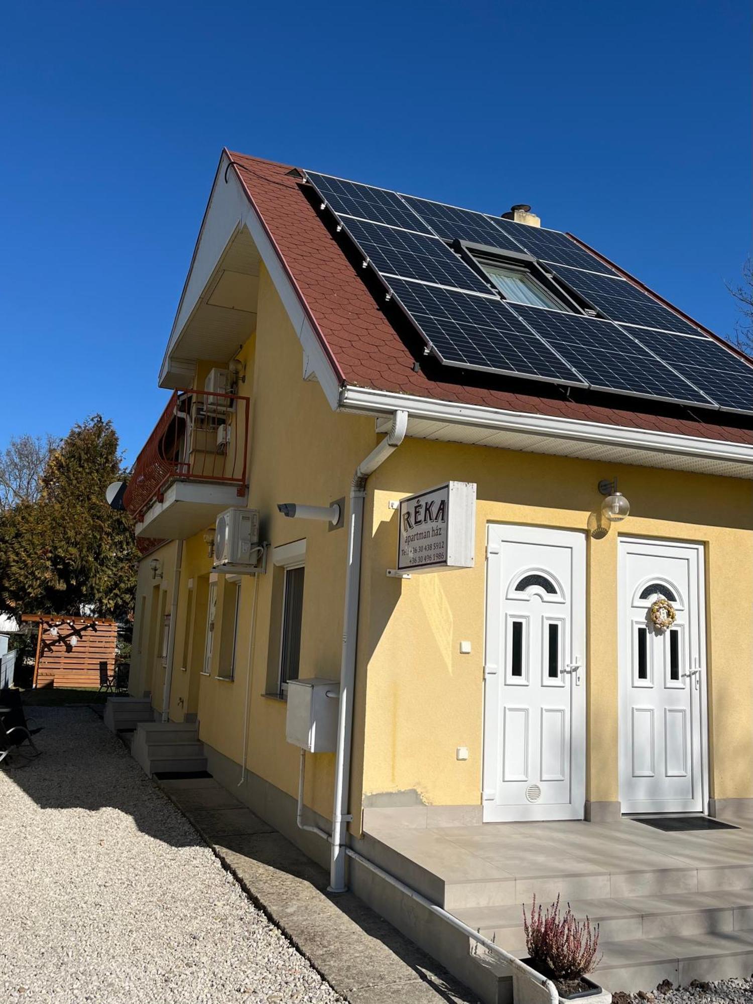 Reka Apartmanhaz Buk Bagian luar foto