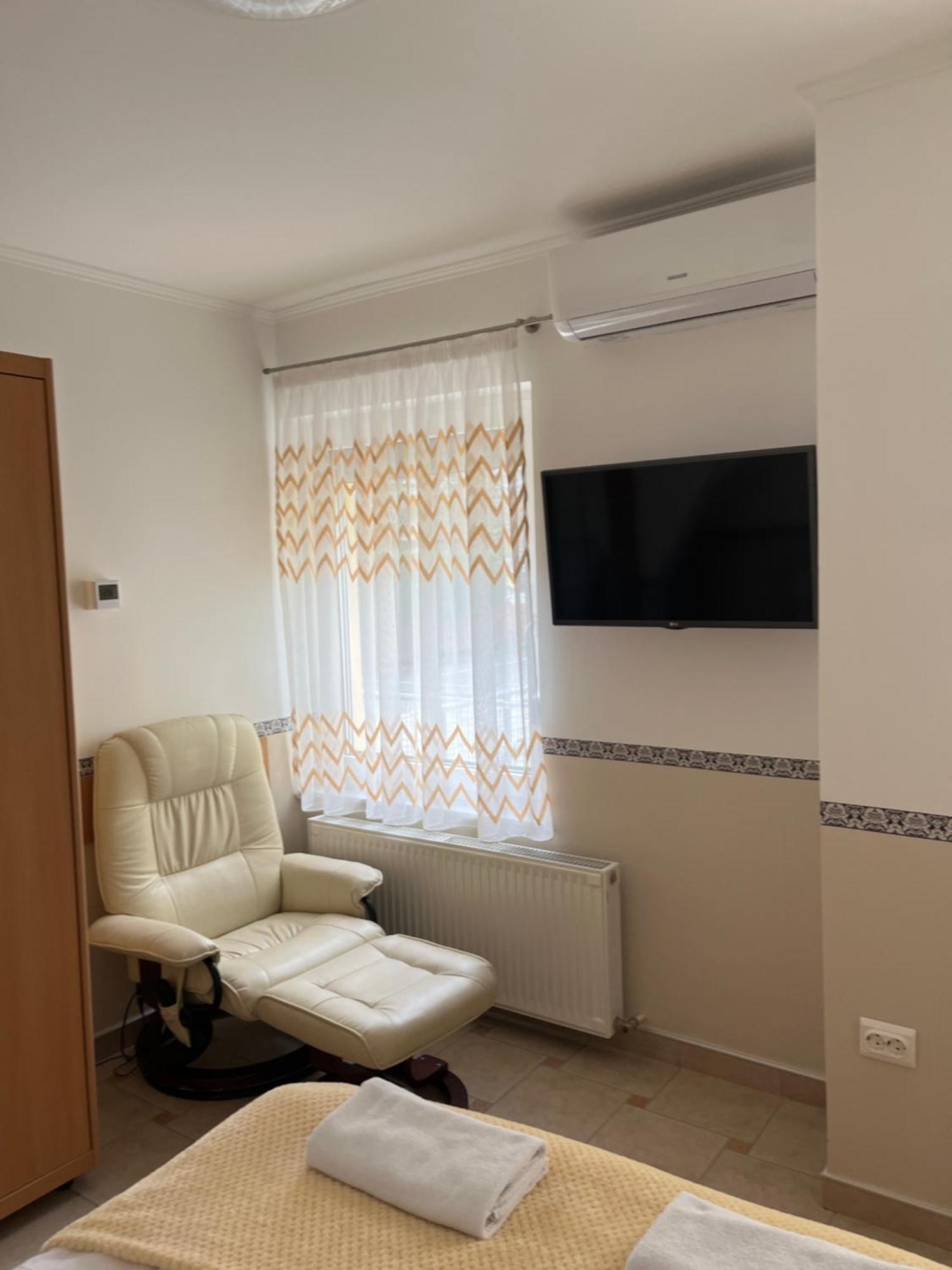 Reka Apartmanhaz Buk Bagian luar foto