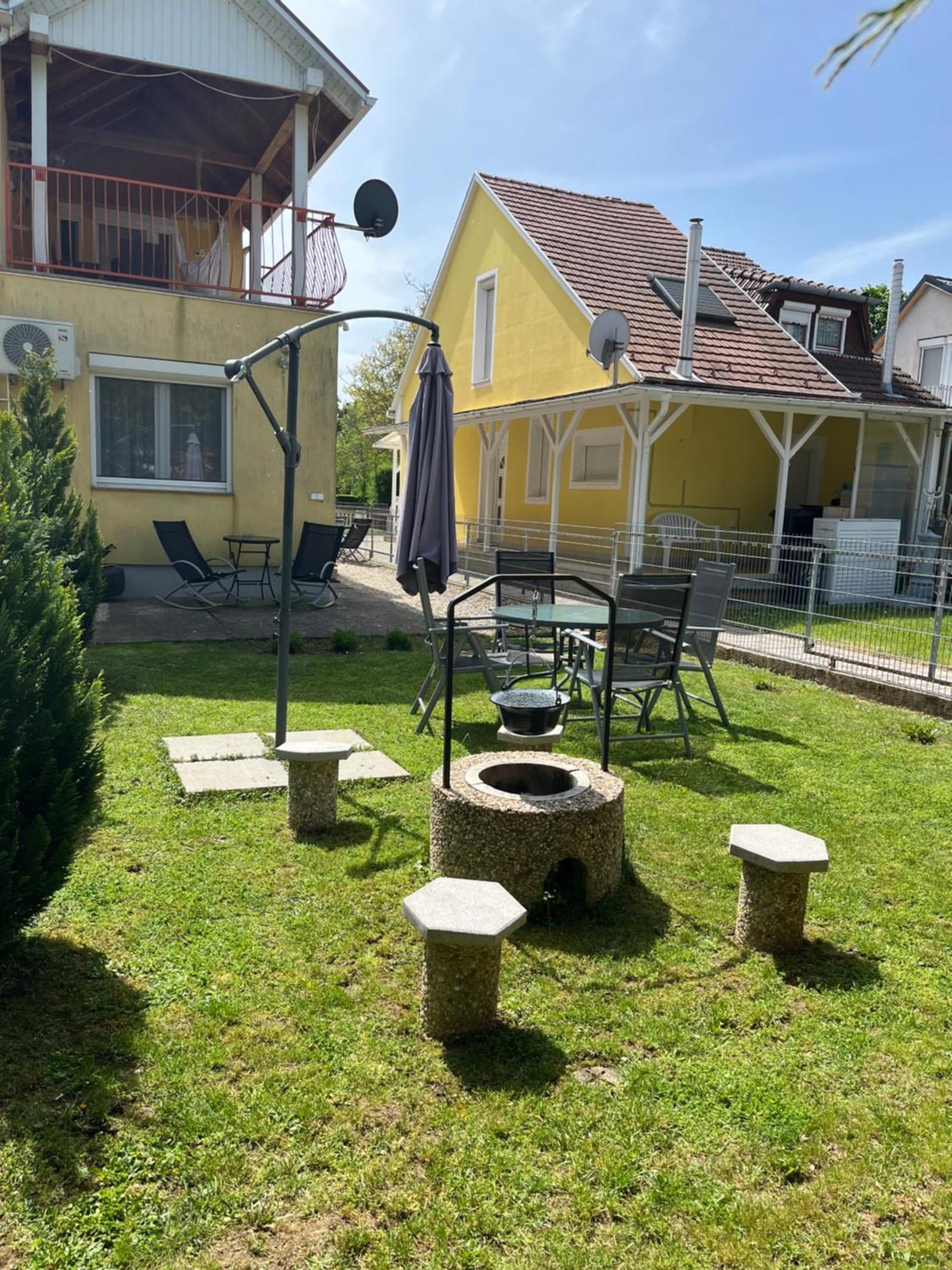Reka Apartmanhaz Buk Bagian luar foto